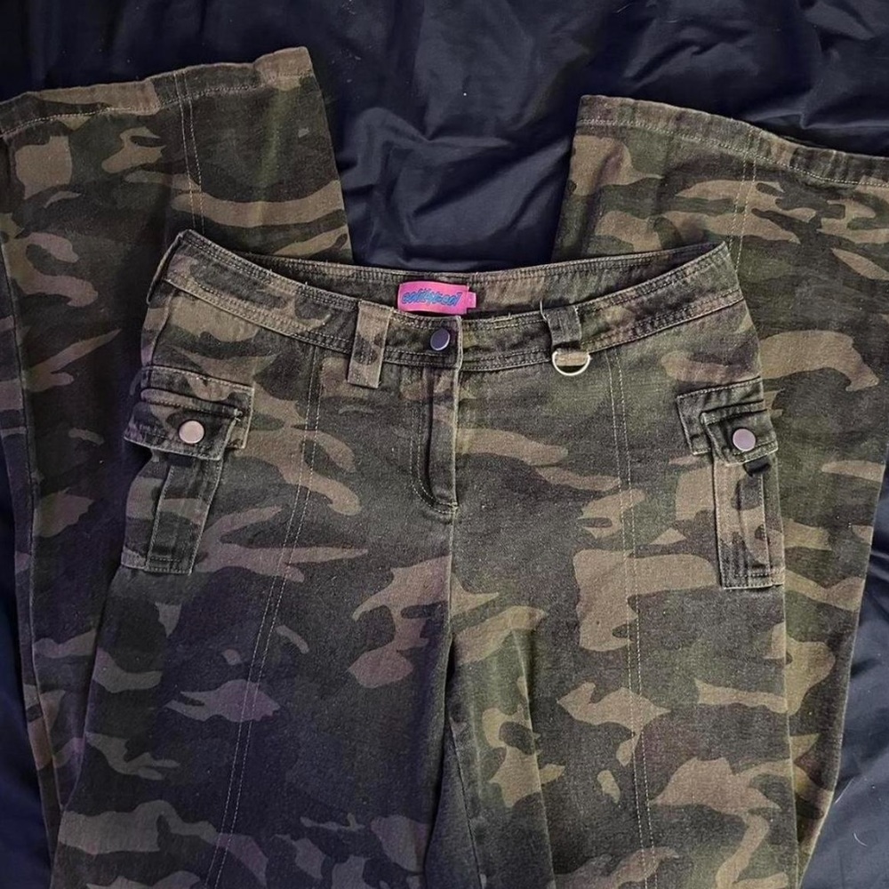 Low rise Edikted Aya Camo Cargos